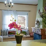 Helen's With Amazing View Apartment *